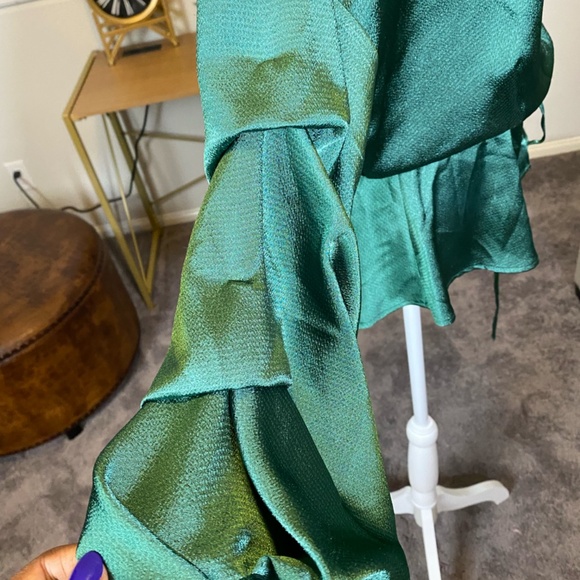 Bebe Silky Wrap Blouse – Size XL – NWT Hunter Green - Picture 3 of 5